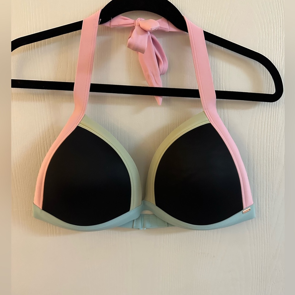 Cute vs pink bikini top